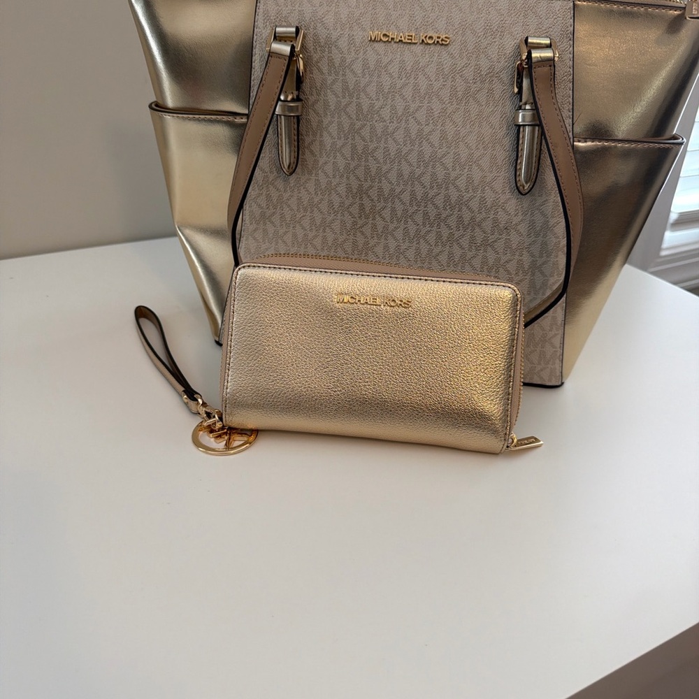 Michael Kors Metallic Gold and Beige Tote with matching wallet - Picture 3 of 4